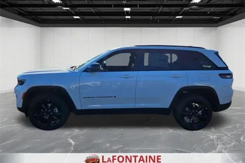 2025 Jeep Grand Cherokee Altitude photo 2