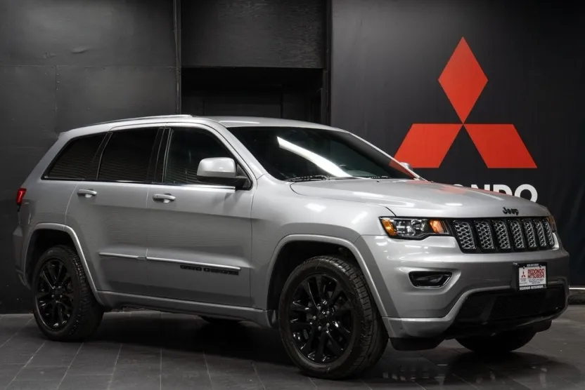 2019 Jeep Grand Cherokee Altitude photo 1