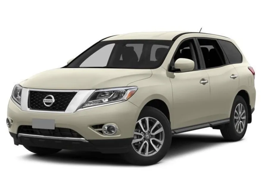 2015 Nissan Pathfinder SV photo 1