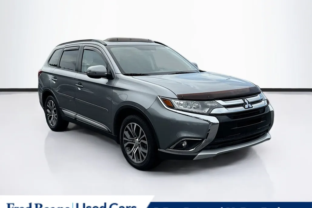 2016 Mitsubishi Outlander SE photo 1