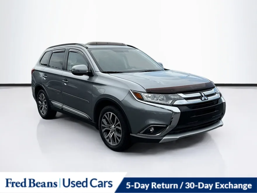 2016 Mitsubishi Outlander SE photo 1