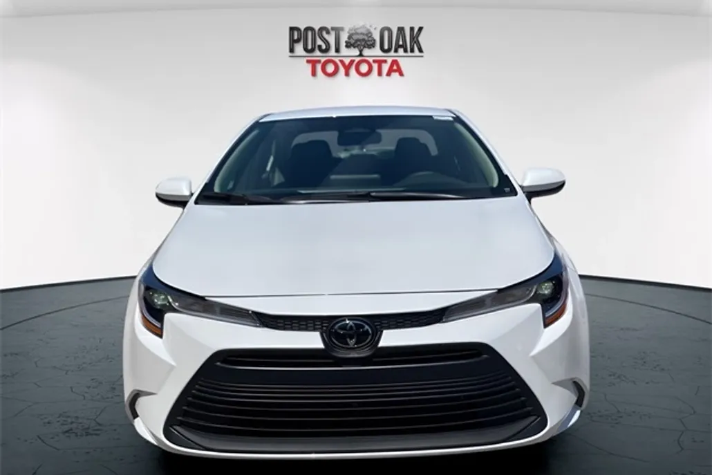 2025 Toyota Corolla LE photo 1