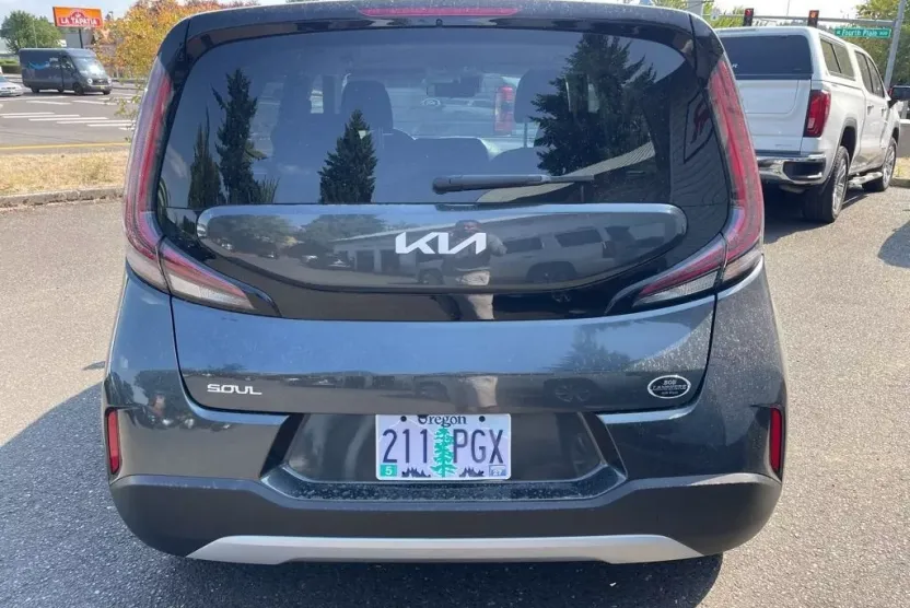 2023 Kia Soul LX photo 1