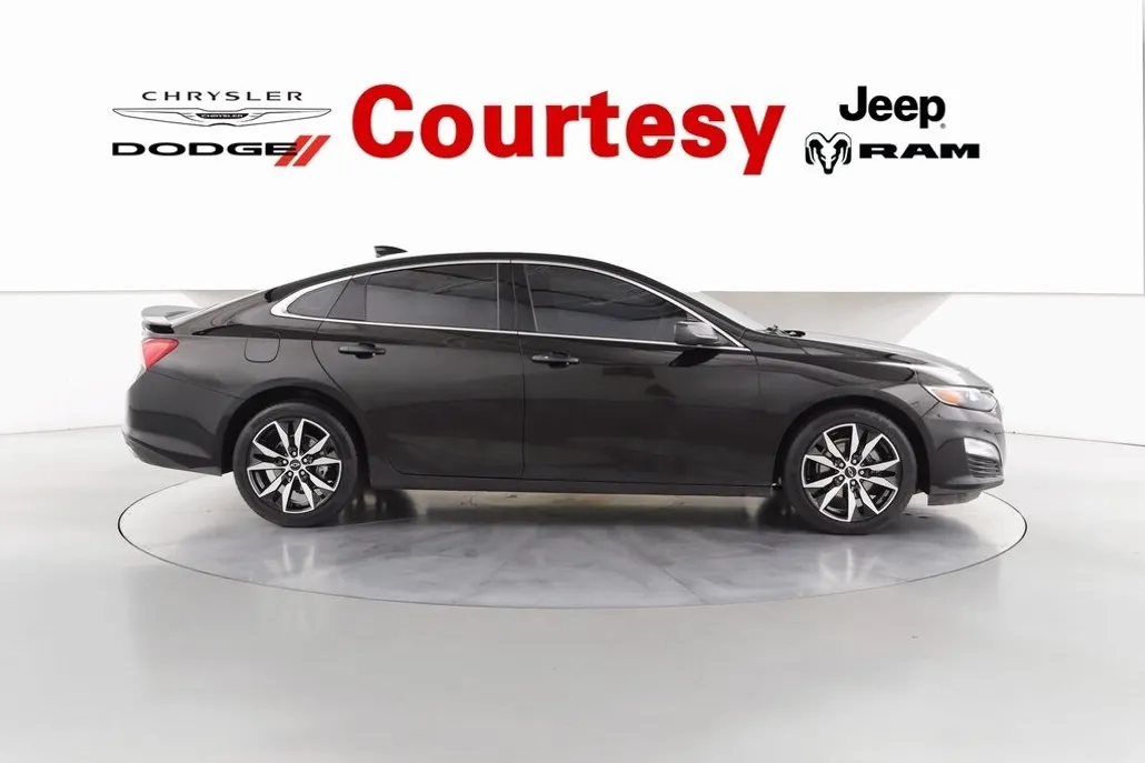 2023 Chevrolet Malibu RS photo 1