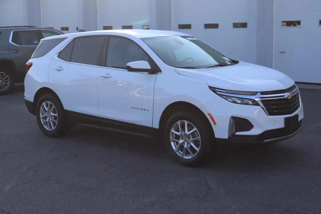2024 Chevrolet Equinox LT photo 1