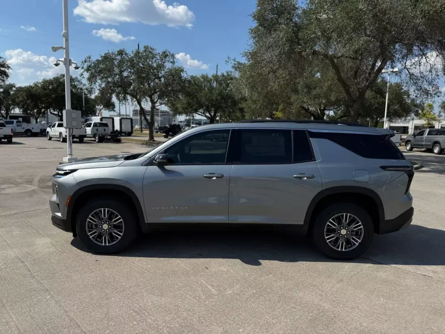 2026 Chevrolet Traverse photo 1