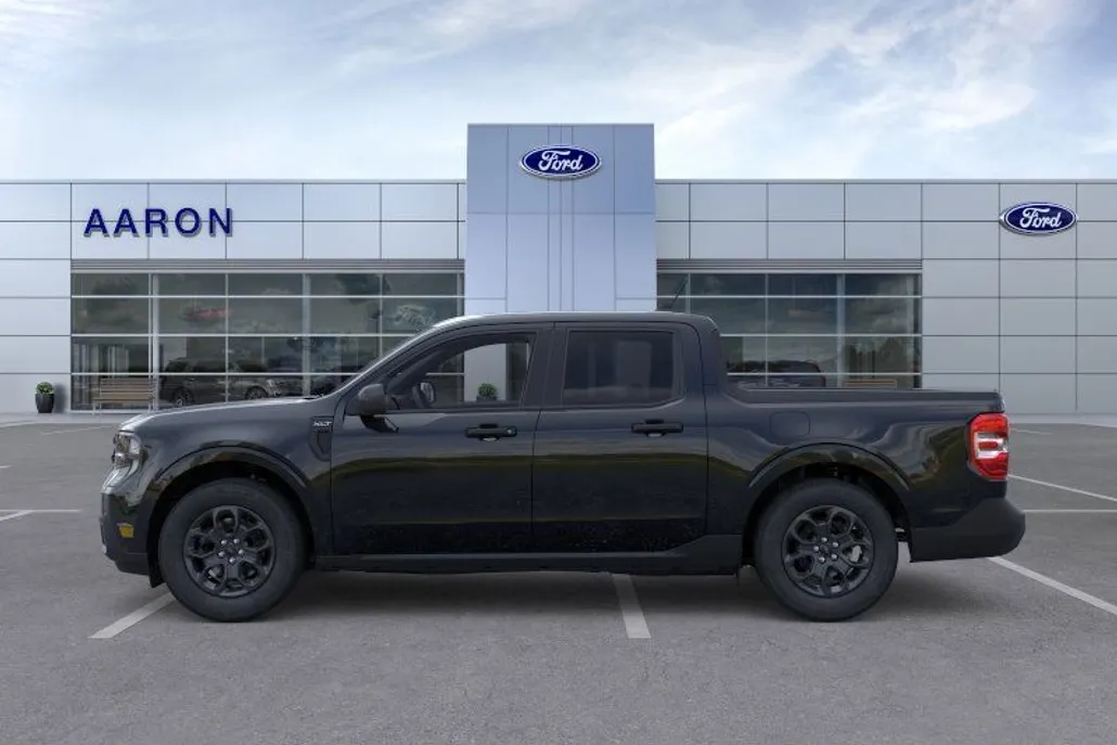2025 Ford Maverick XLT photo 1