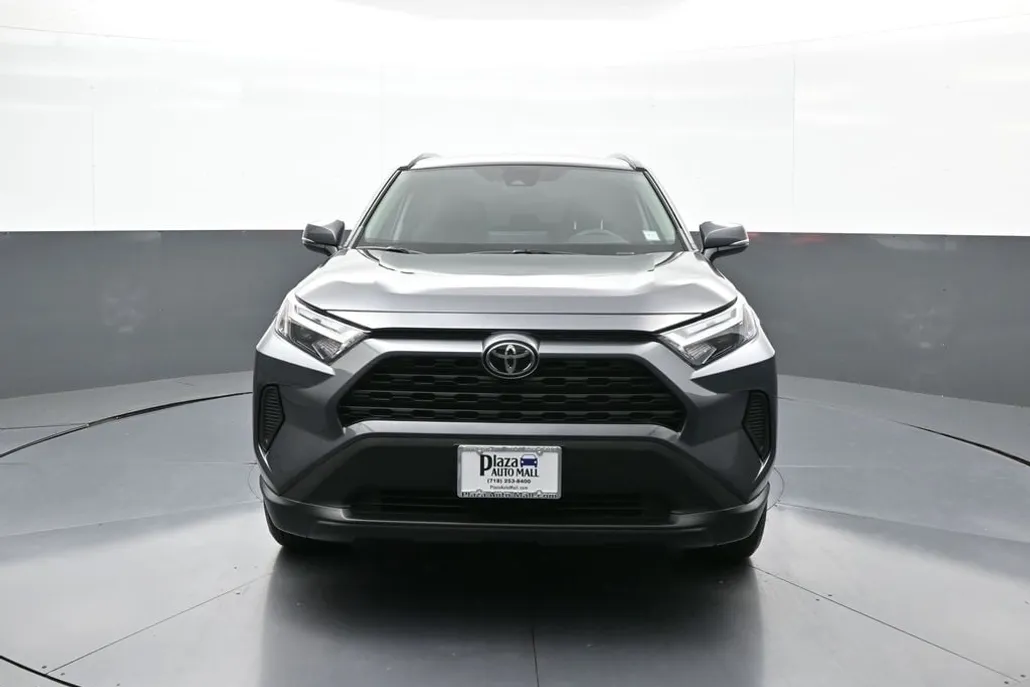2025 Toyota RAV4 Hybrid XLE photo 1