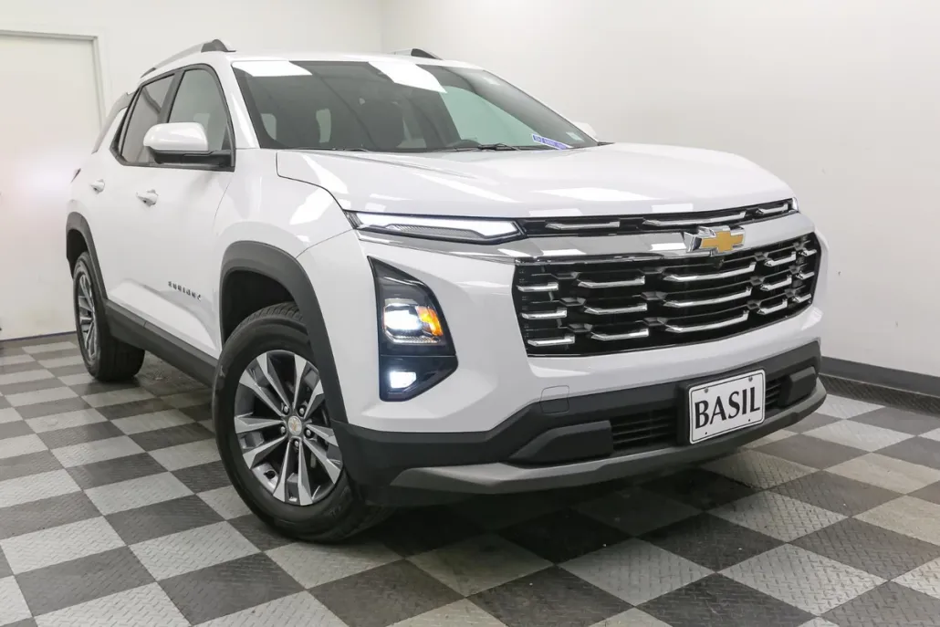 2025 Chevrolet Equinox LT photo 1