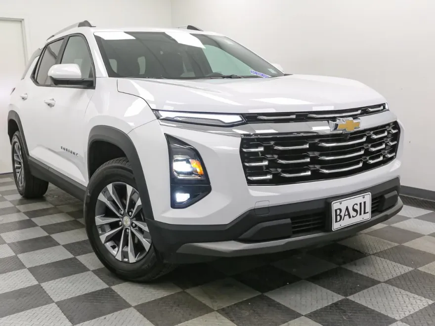 2025 Chevrolet Equinox LT photo 1