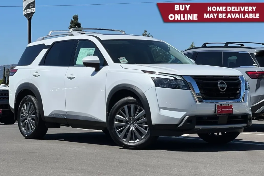 2025 Nissan Pathfinder SL photo 1