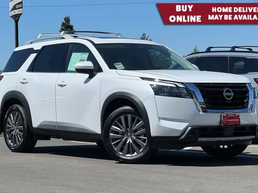 2025 Nissan Pathfinder SL photo 1