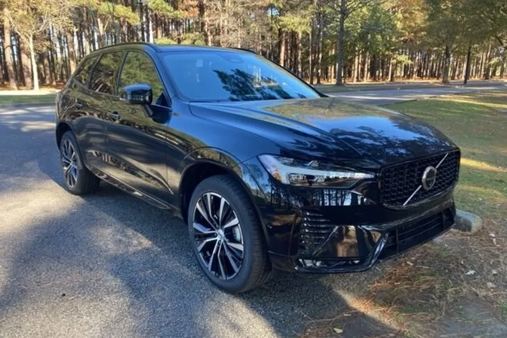 2025 Volvo XC60 B5 Plus photo 1