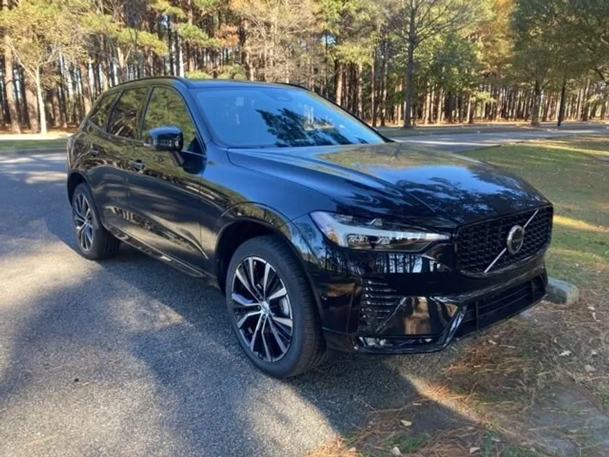 2025 Volvo XC60 B5 Plus photo 1