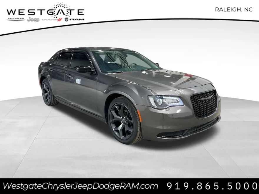 2021 Chrysler 300 Touring photo 1