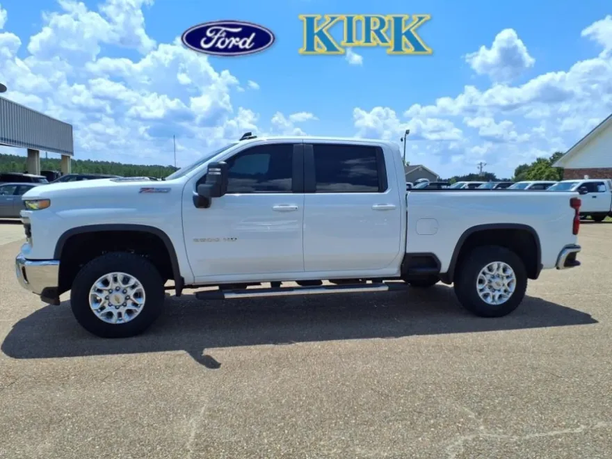 2024 Chevrolet Silverado LT photo 1