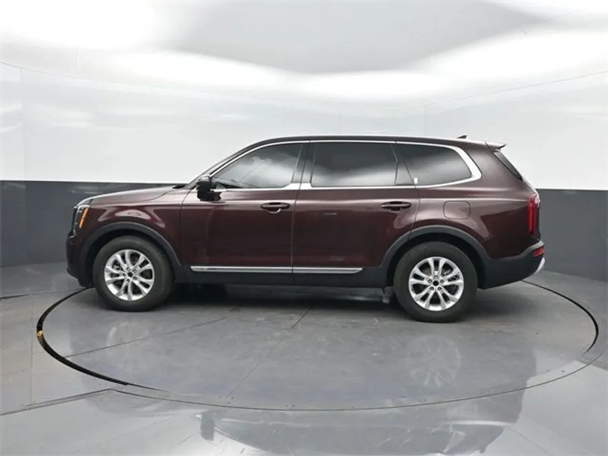 2022 Kia Telluride LX photo 1