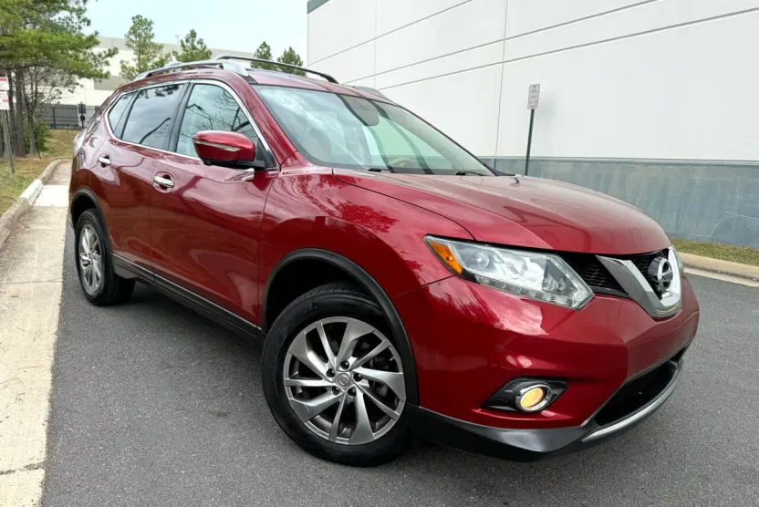 2015 Nissan Rogue SL photo 1