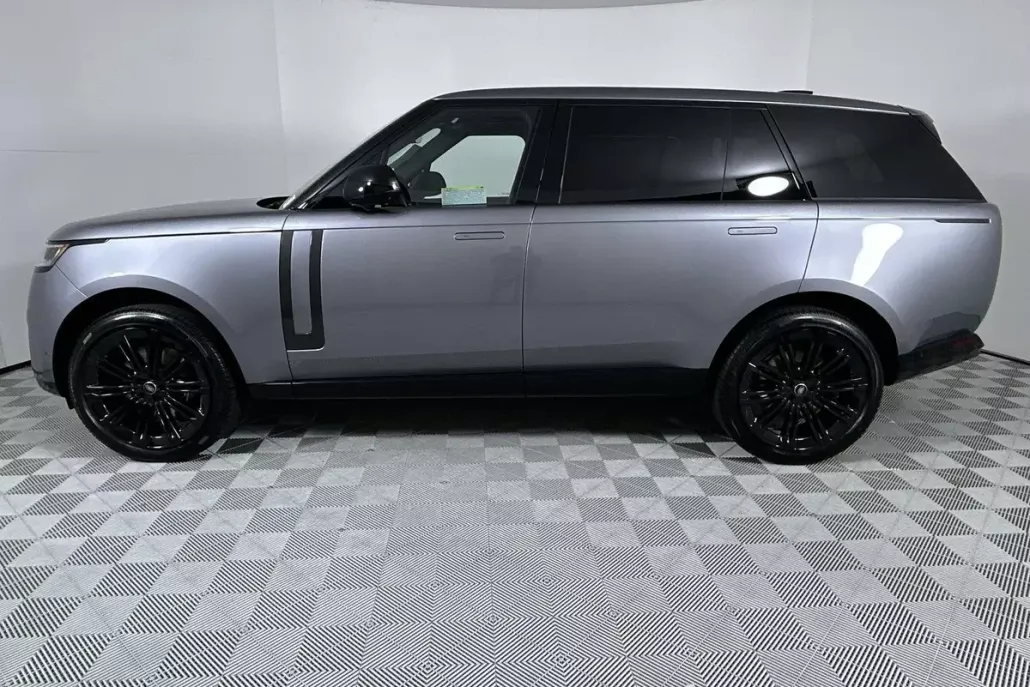 2025 Land Rover Range Rover SE photo 1