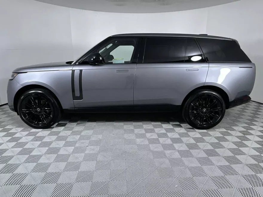 2025 Land Rover Range Rover SE photo 1