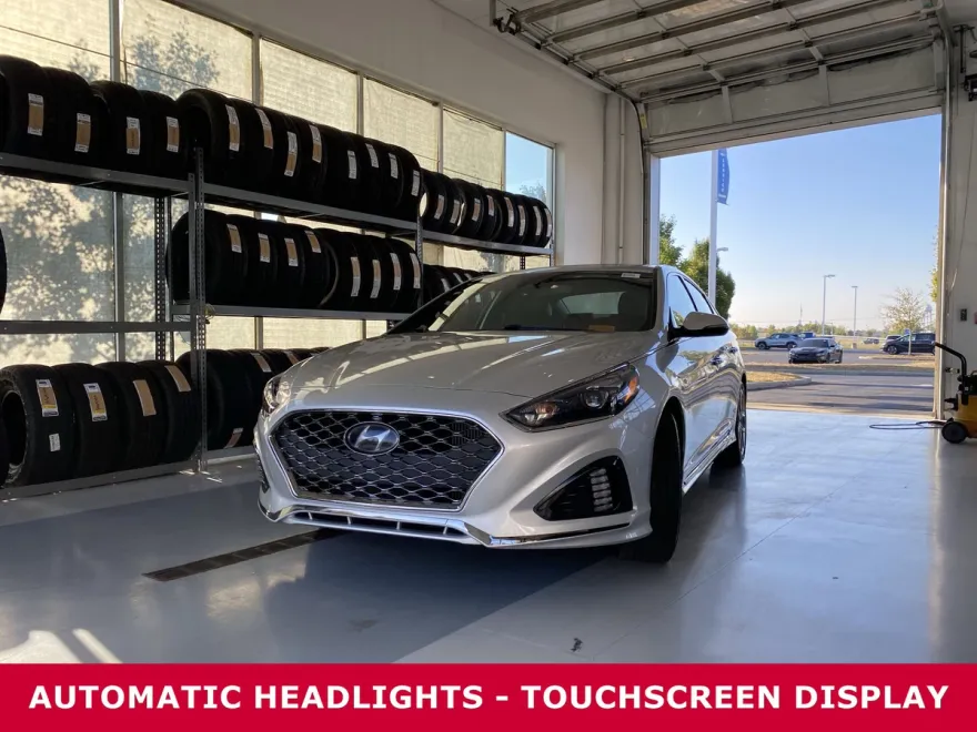2018 Hyundai Sonata Limited 2.0T photo 1