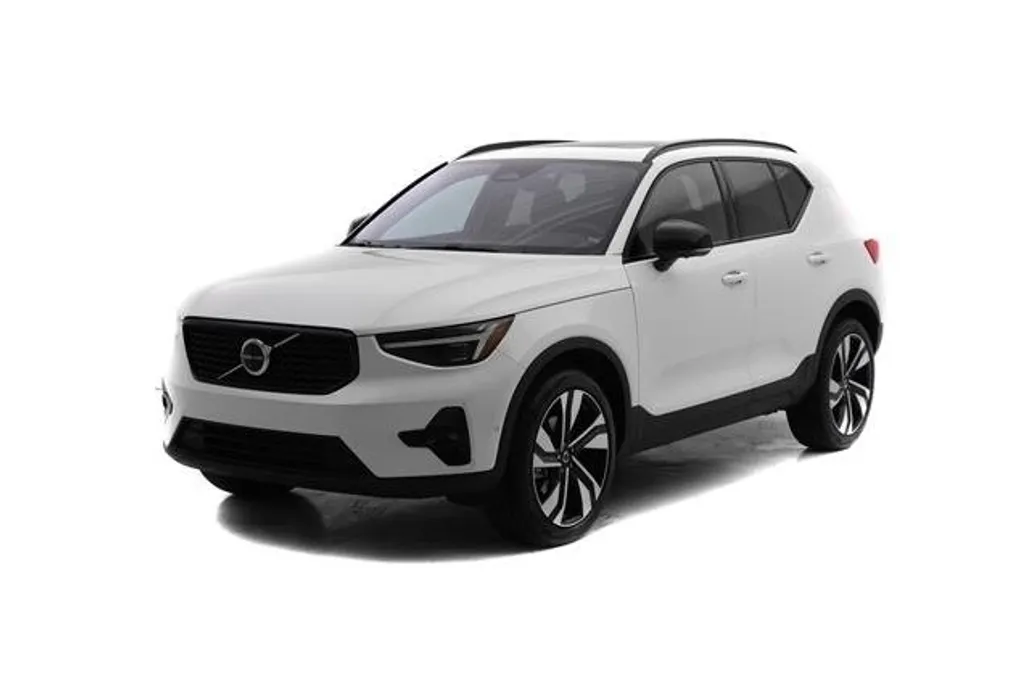 2025 Volvo XC40 Plus photo 1