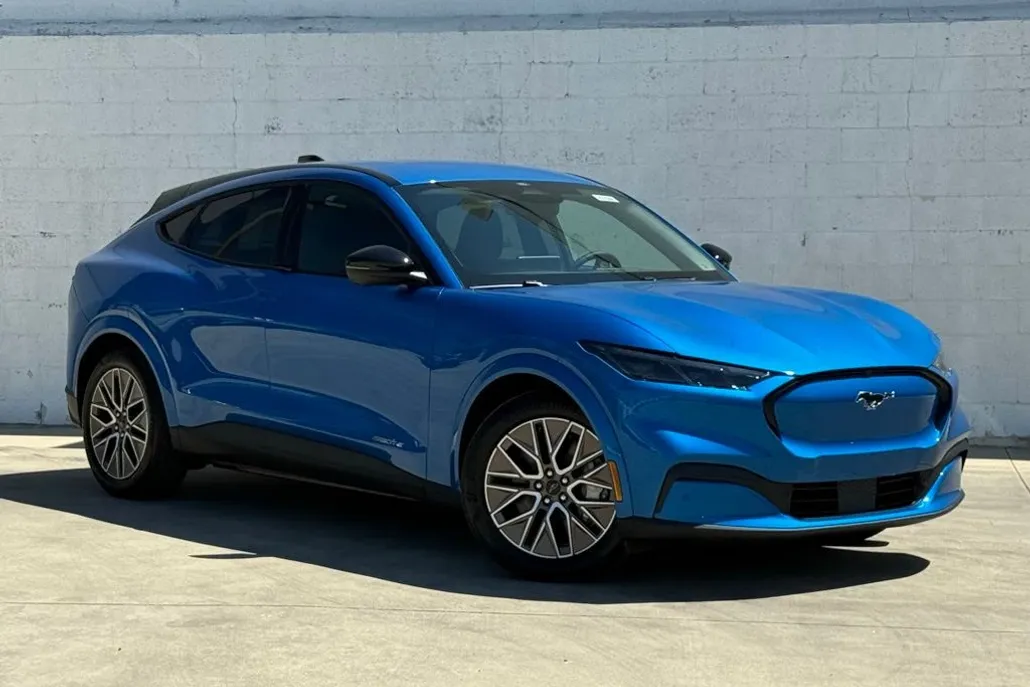 2025 Ford Mustang Mach-E Premium photo 1