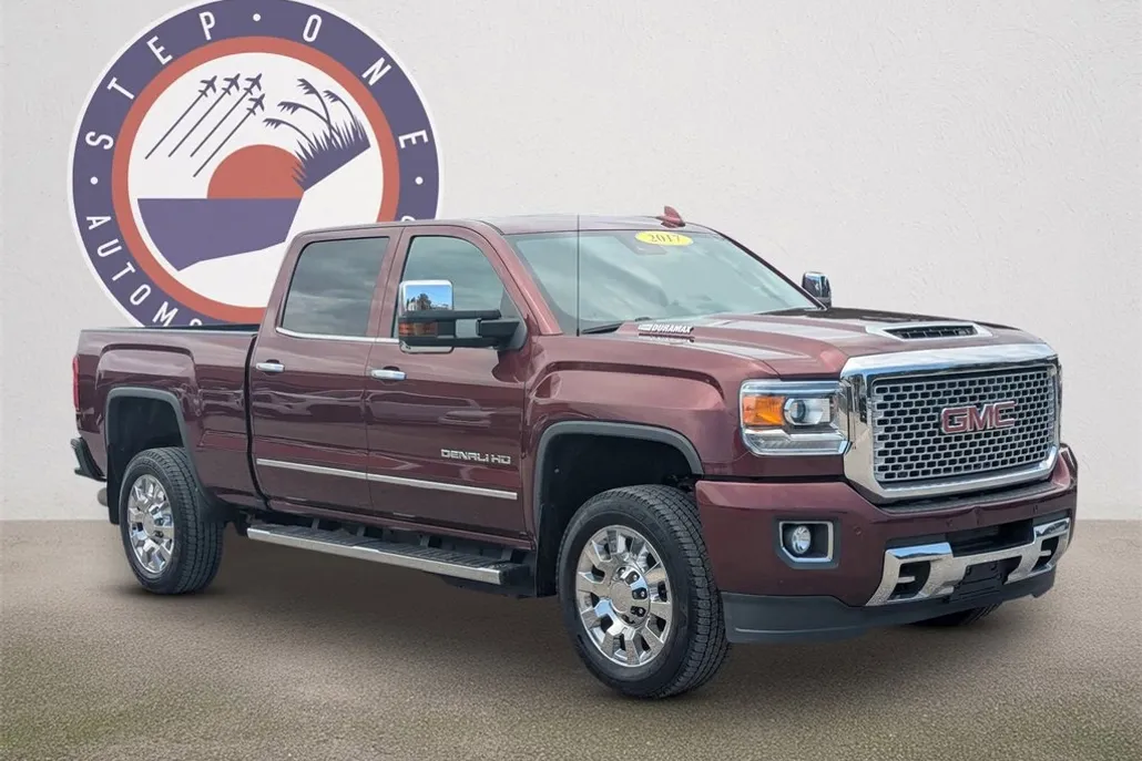2017 Gmc Sierra 2500 HD Denali photo 1