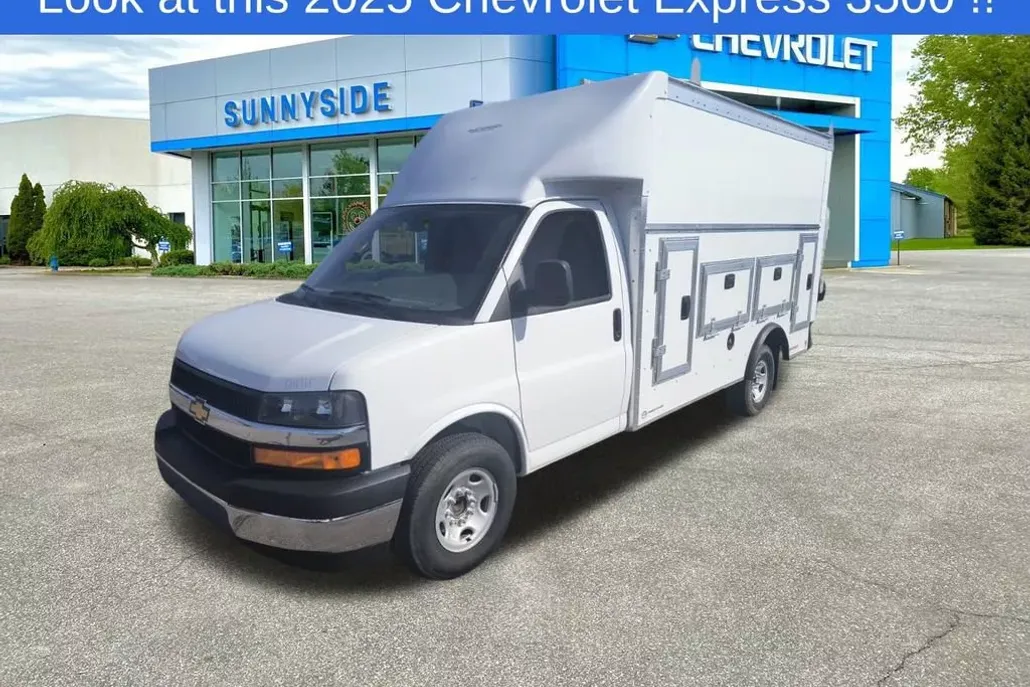 2025 Chevrolet Express Cutaway 3500 photo 1