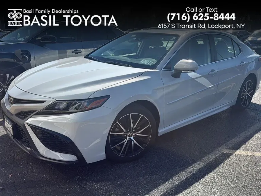 2023 Toyota Camry SE photo 1