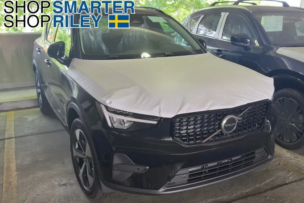 2026 Volvo XC40 Core photo 1