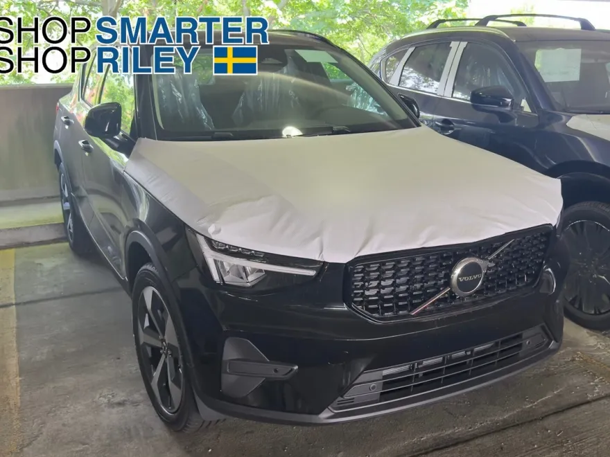 2026 Volvo XC40 Core photo 1