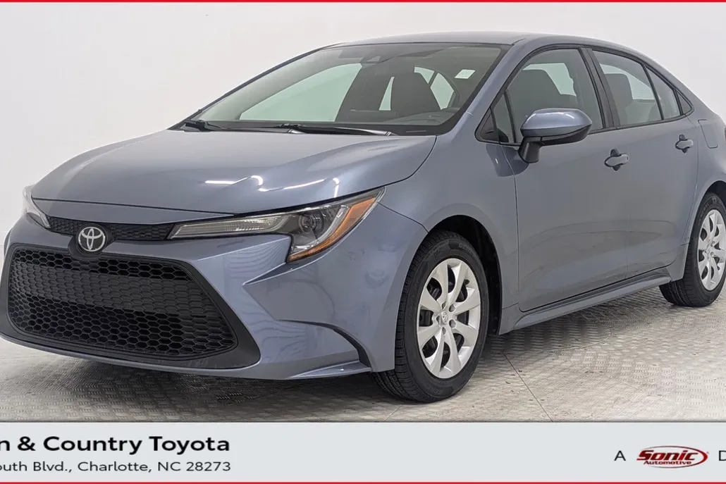 2022 Toyota Corolla LE photo 1