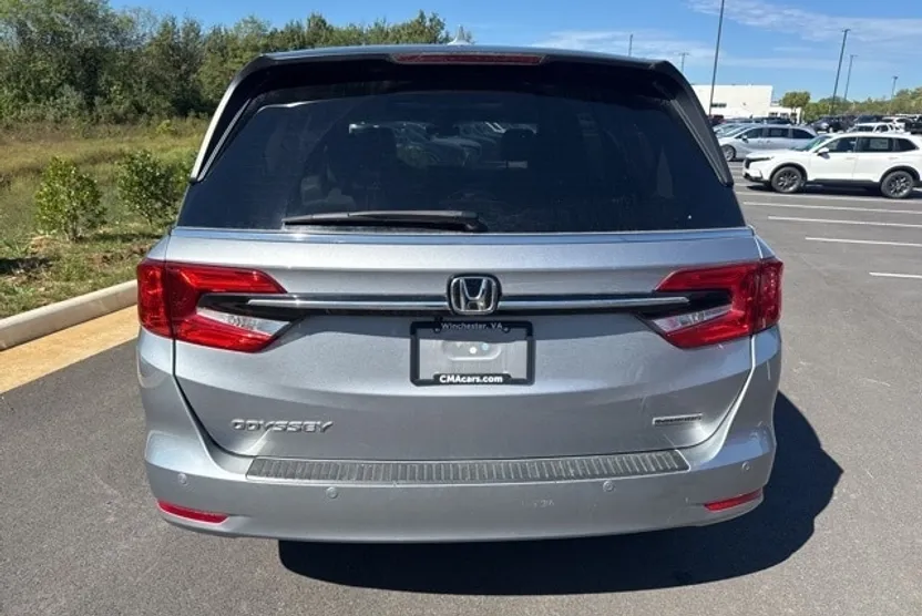 2022 Honda Odyssey Touring photo 1