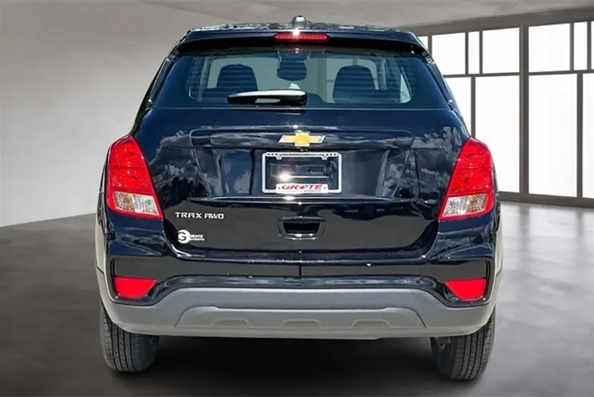 2020 Chevrolet Trax LS photo 1