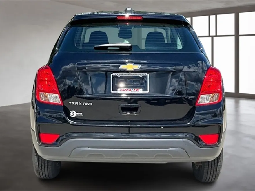 2020 Chevrolet Trax LS photo 1