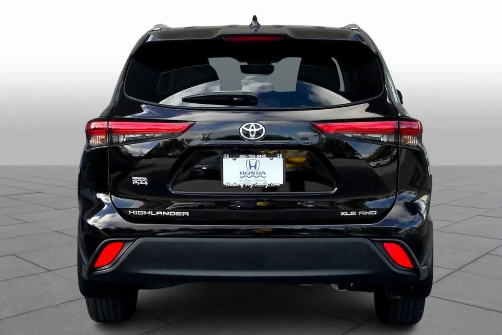 2022 Toyota Highlander XLE photo 1