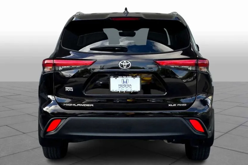 2022 Toyota Highlander XLE photo 1