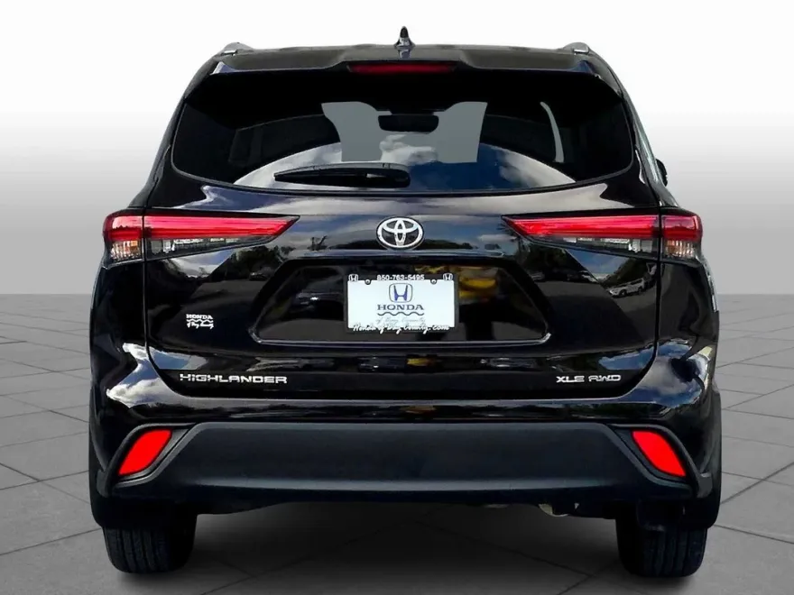 2022 Toyota Highlander XLE photo 1
