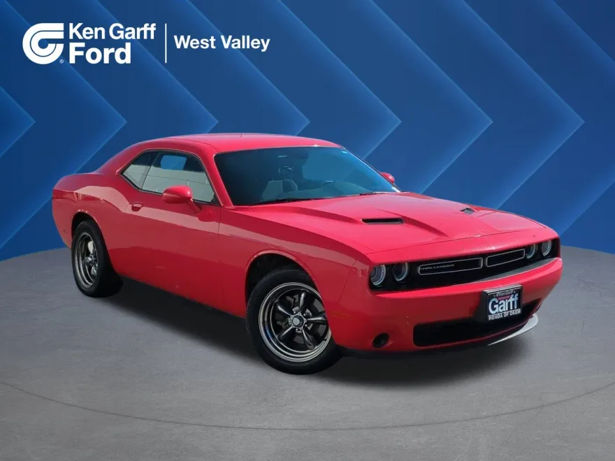 2016 Dodge Challenger SXT photo 1