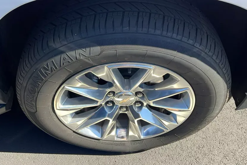 2023 Chevrolet Suburban Premier photo 1