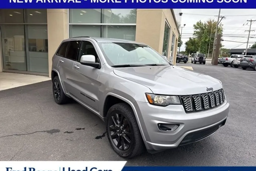 2021 Jeep Grand Cherokee Laredo X photo 1