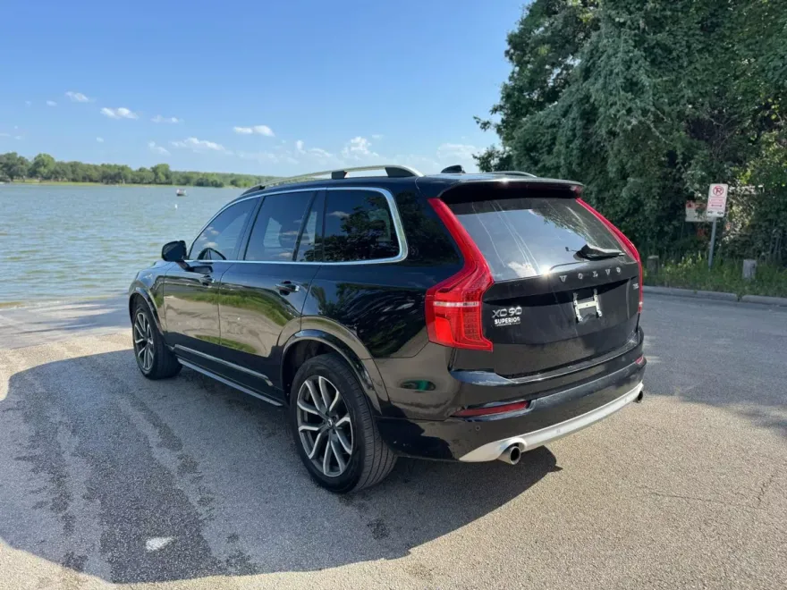 2018 Volvo XC90 T5 Momentum Sport photo 1