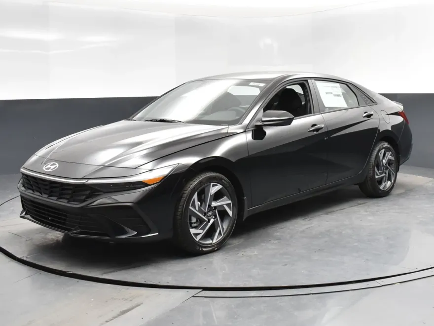 2025 Hyundai Elantra SEL Sport photo 1