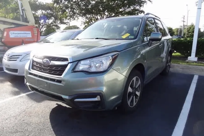 2017 Subaru Forester Premium photo 1