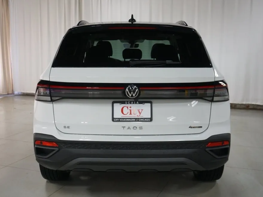 2025 Volkswagen Taos SE photo 1