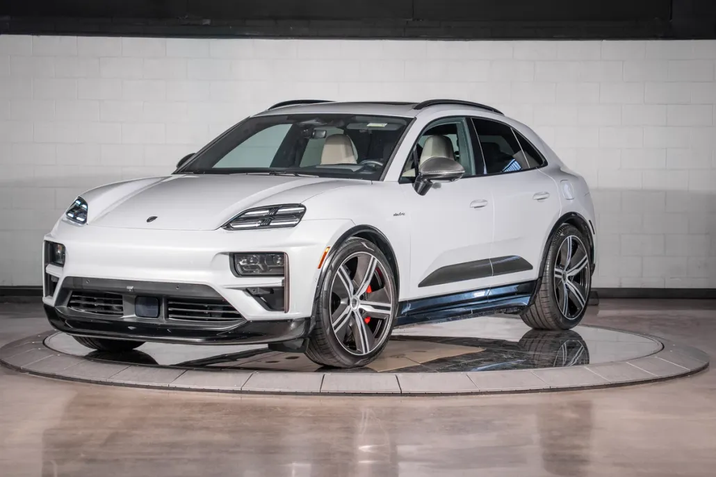 2024 Porsche Macan Electric Turbo S photo 1