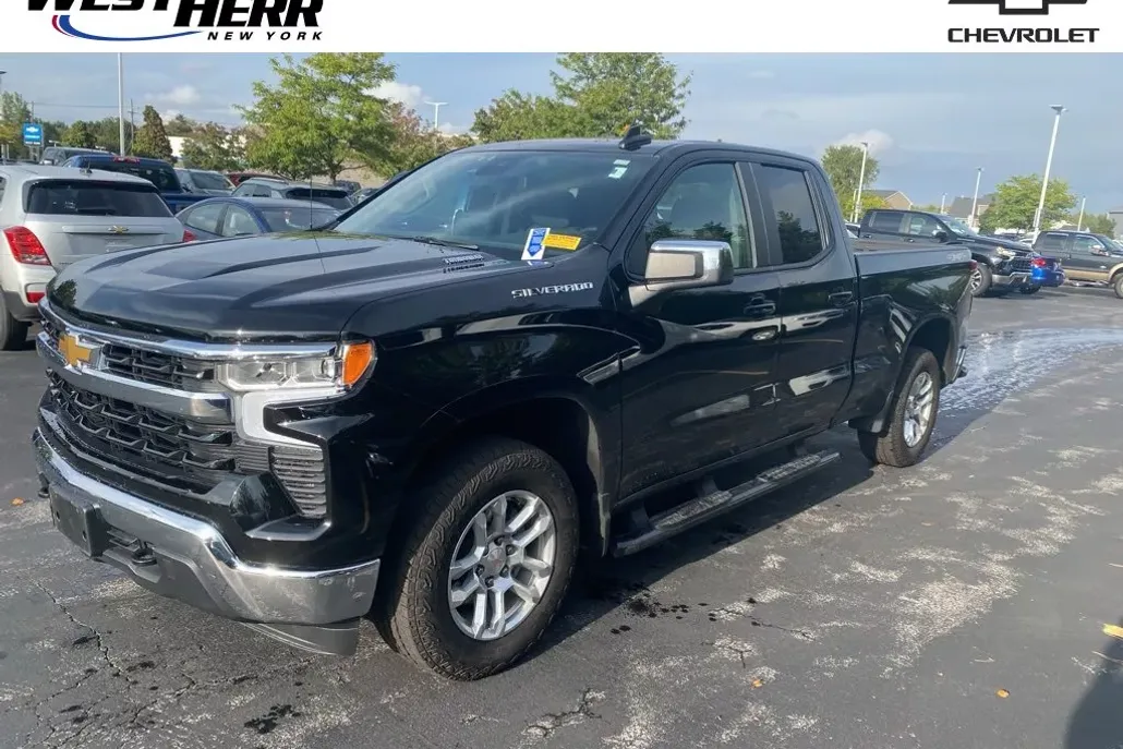 2024 Chevrolet Silverado 1500 LT photo 1