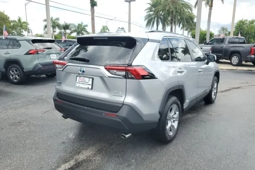 2023 Toyota RAV4 Hybrid XLE photo 1