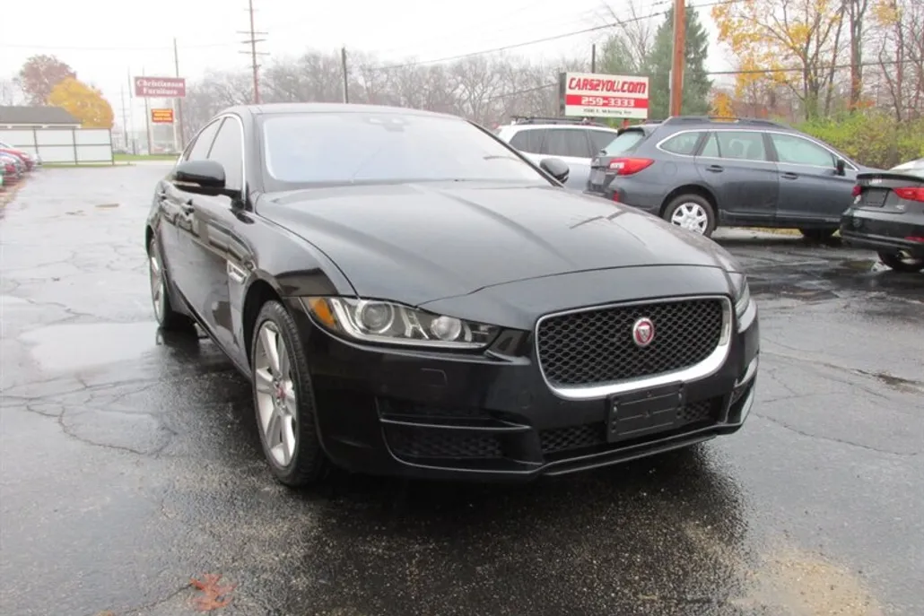 2017 Jaguar XE Prestige photo 1